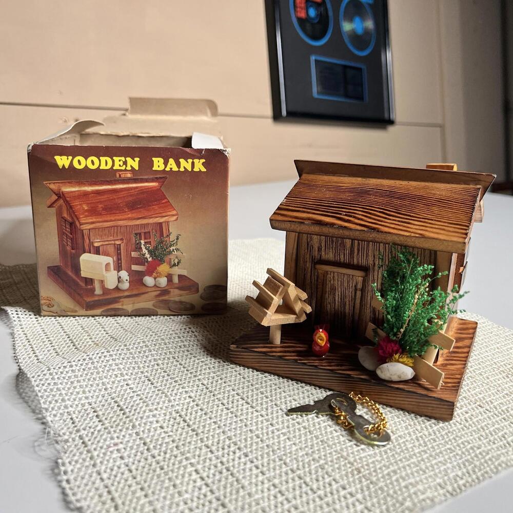 Rustic Wooden Cabin House Coin Bank Small Brown Money‎ Box Key Cute Decor Home